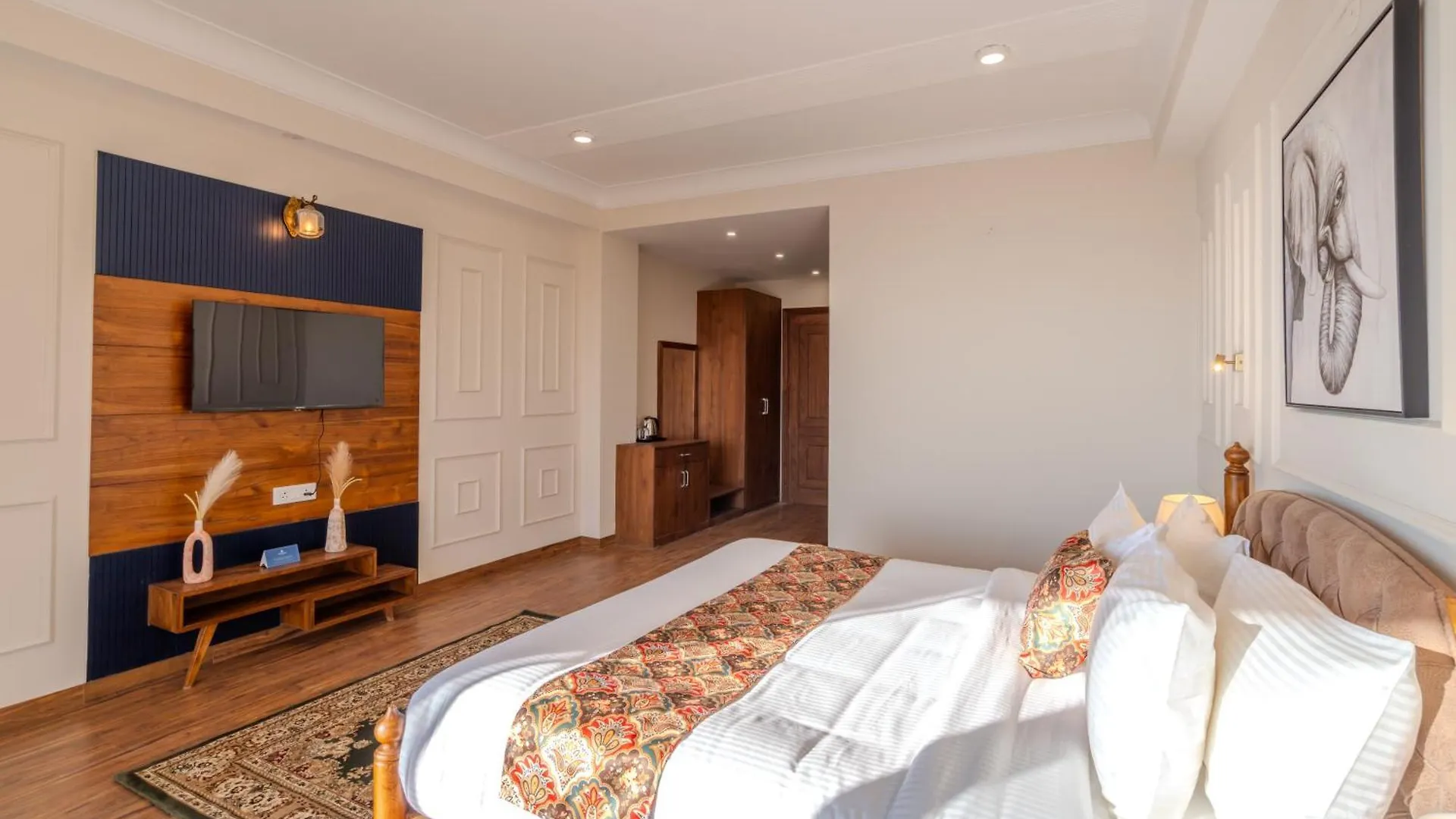 Saffronstays Alpine Blue-6 Bhk Villa With Private Deck And Valley Views From Each Room Shimla